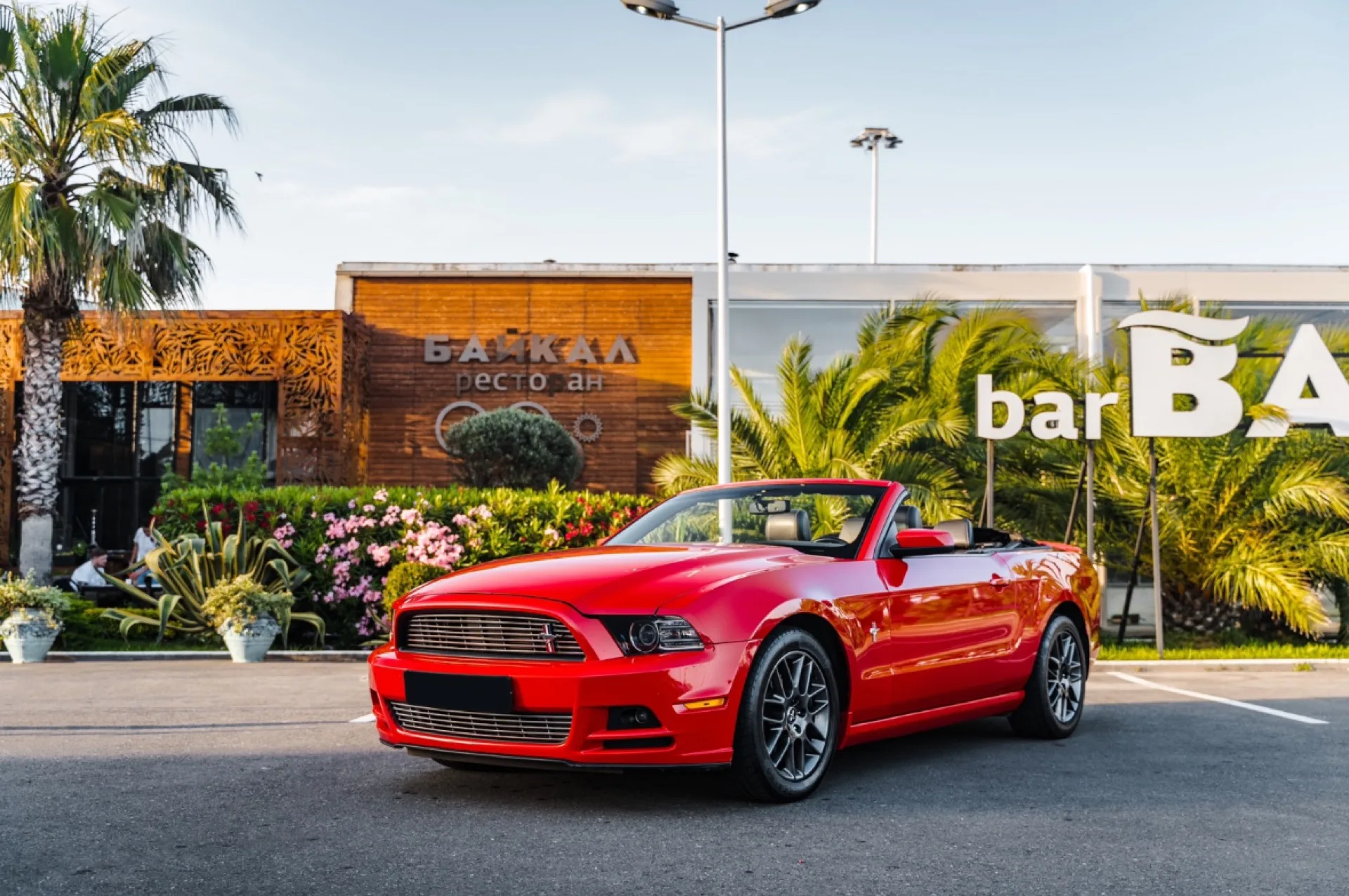 Ford Mustang красный 417