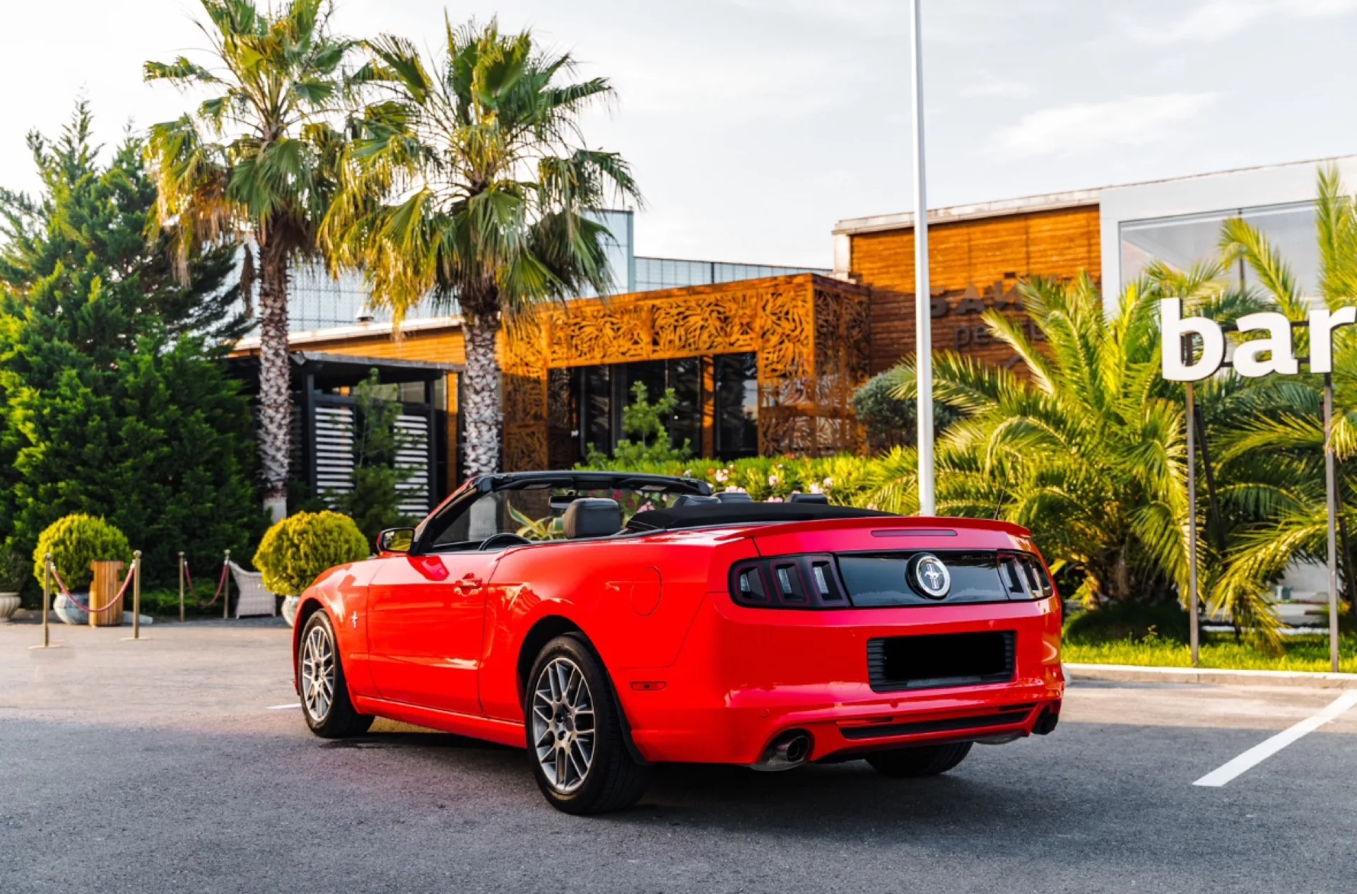 Ford Mustang красный 417