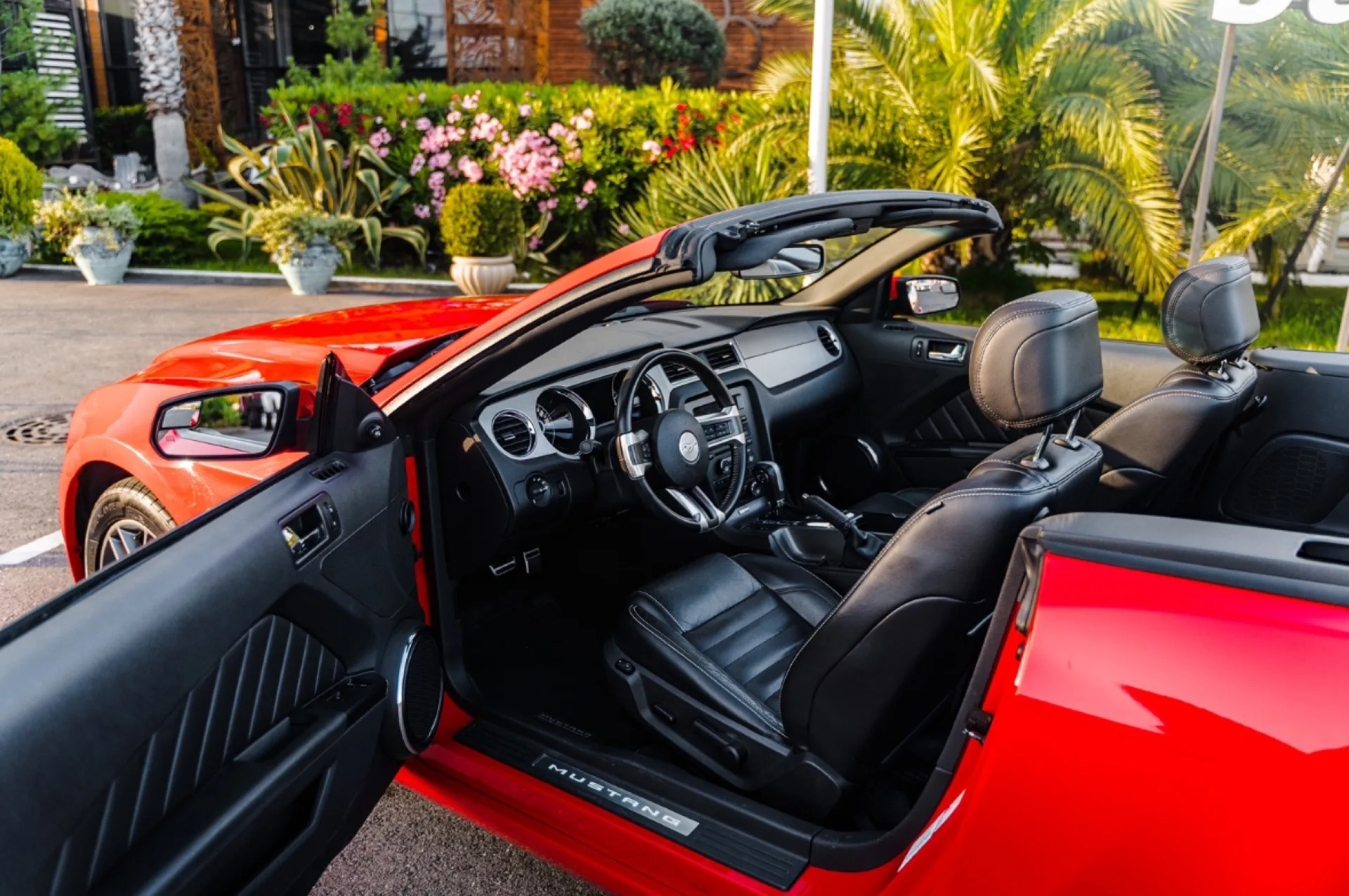 Ford Mustang красный 417