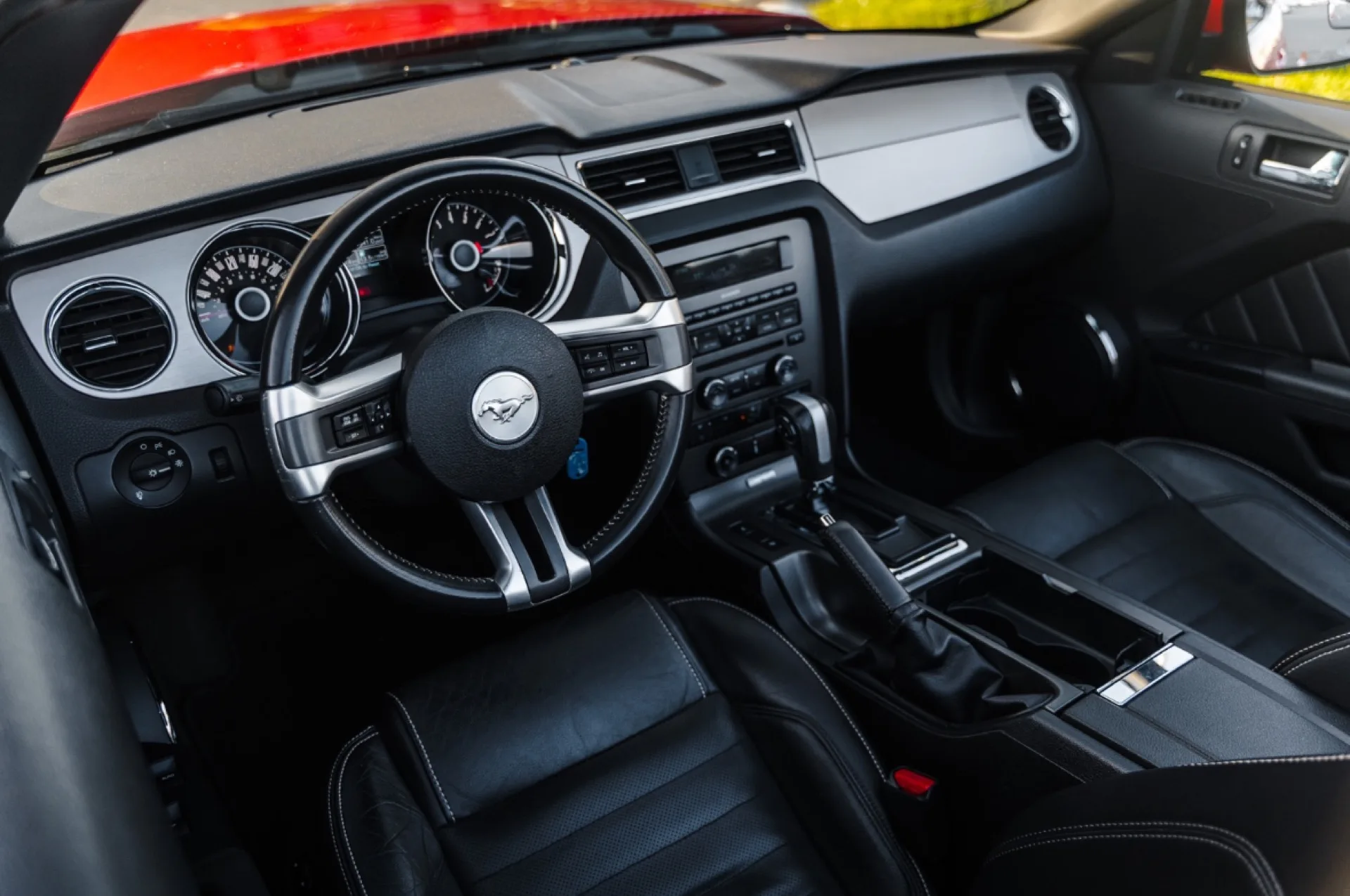 Ford Mustang красный 417