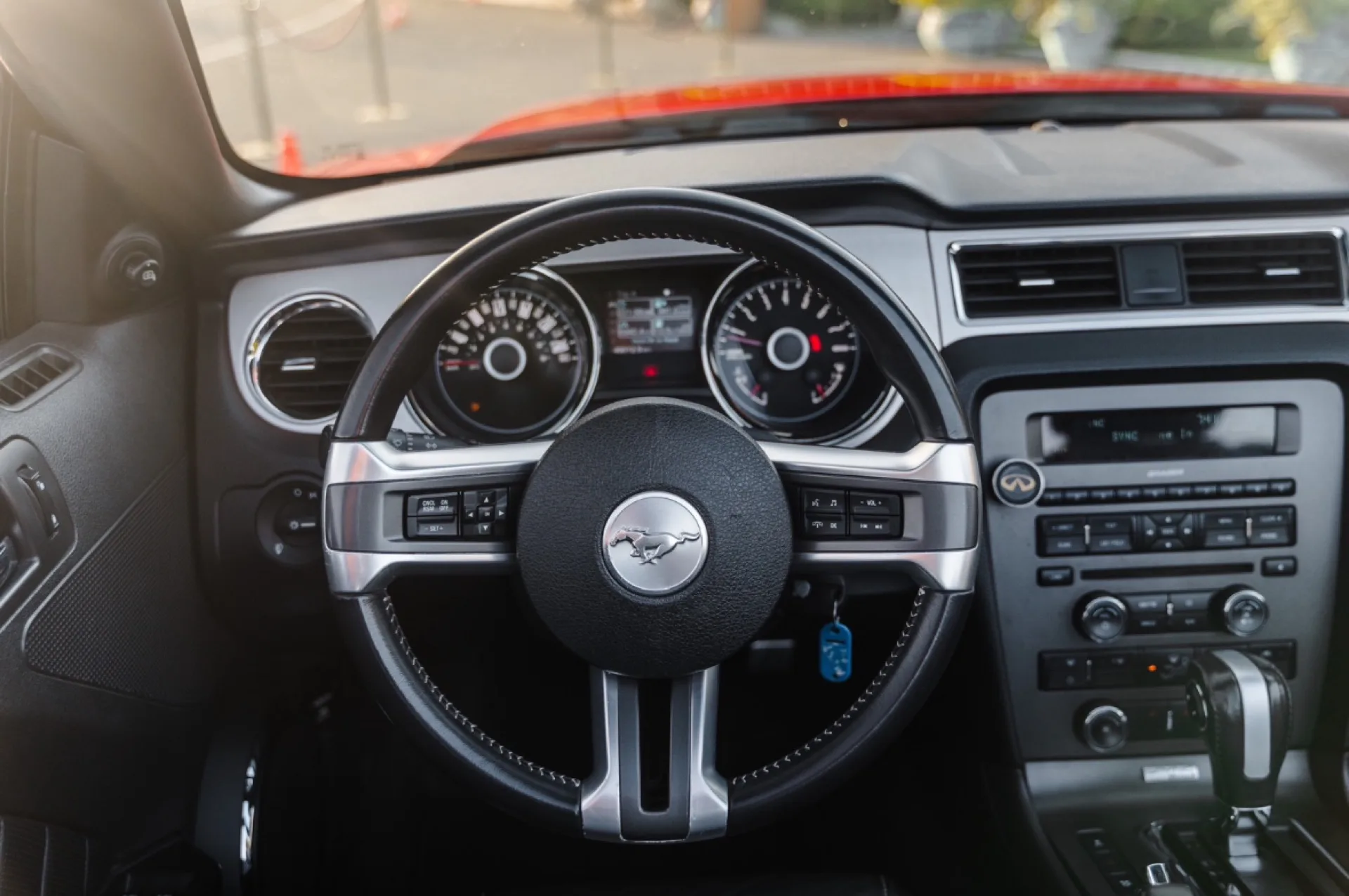 Ford Mustang красный 417