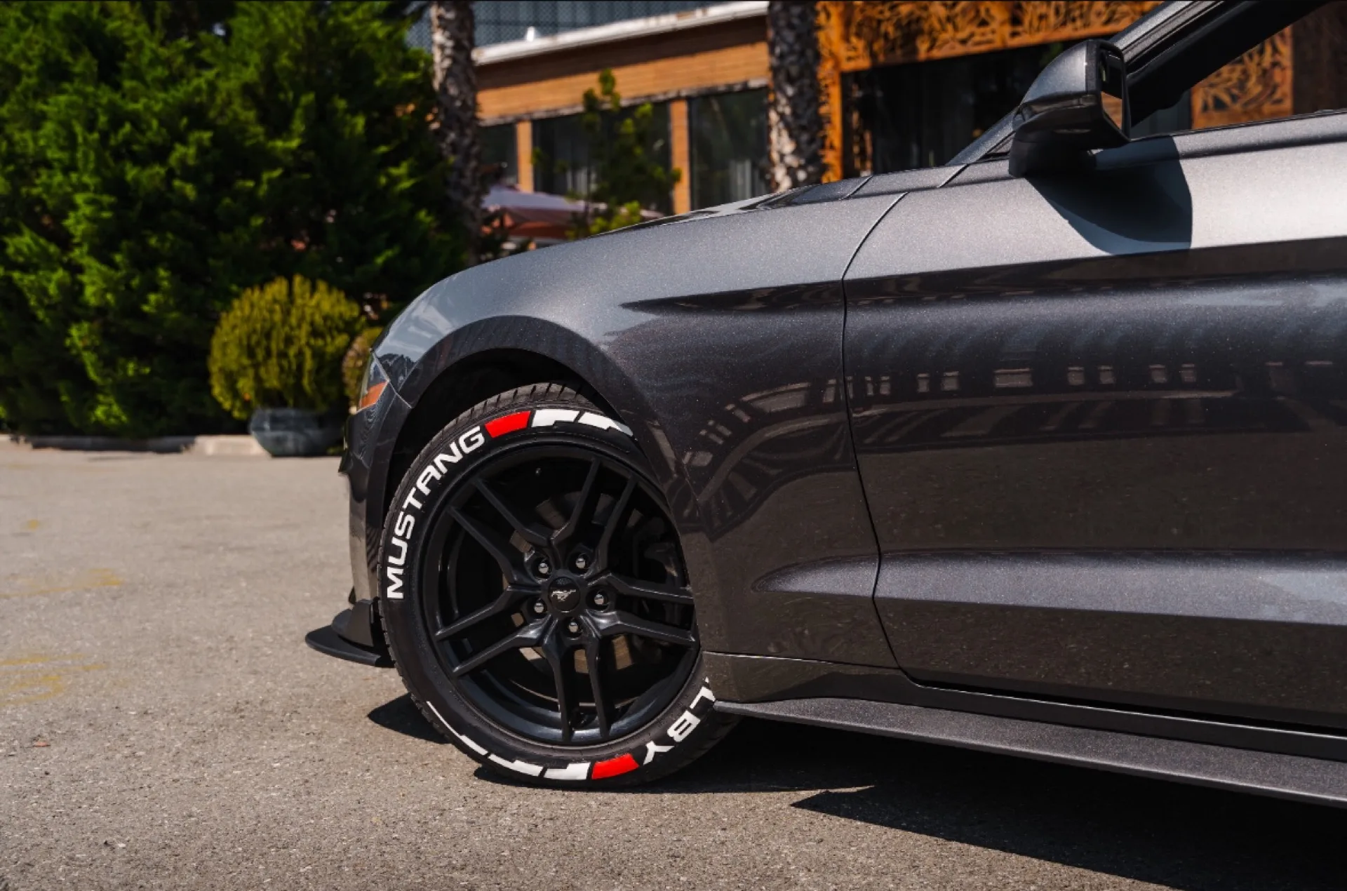 Ford Mustang серый 415
