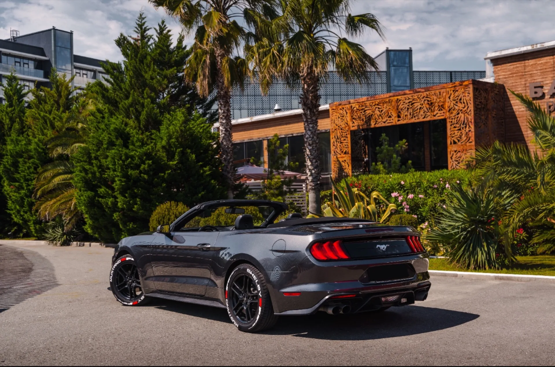 Ford Mustang серый 415
