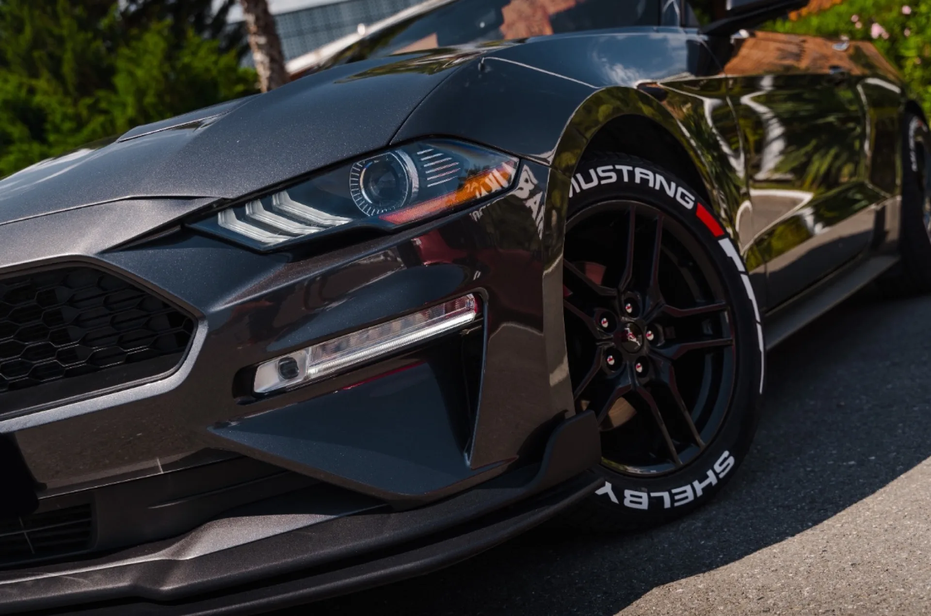 Ford Mustang серый 415