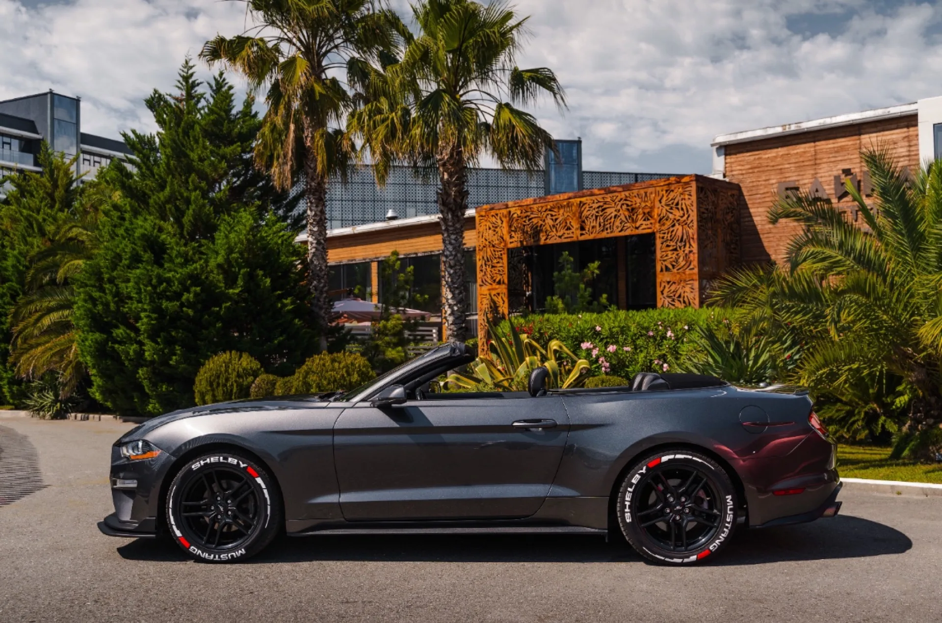 Ford Mustang серый 415