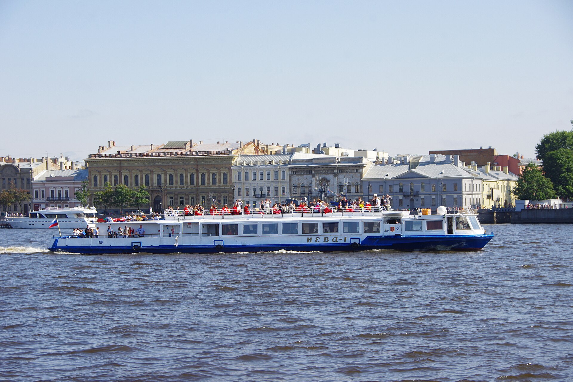 Теплоход «Нева»