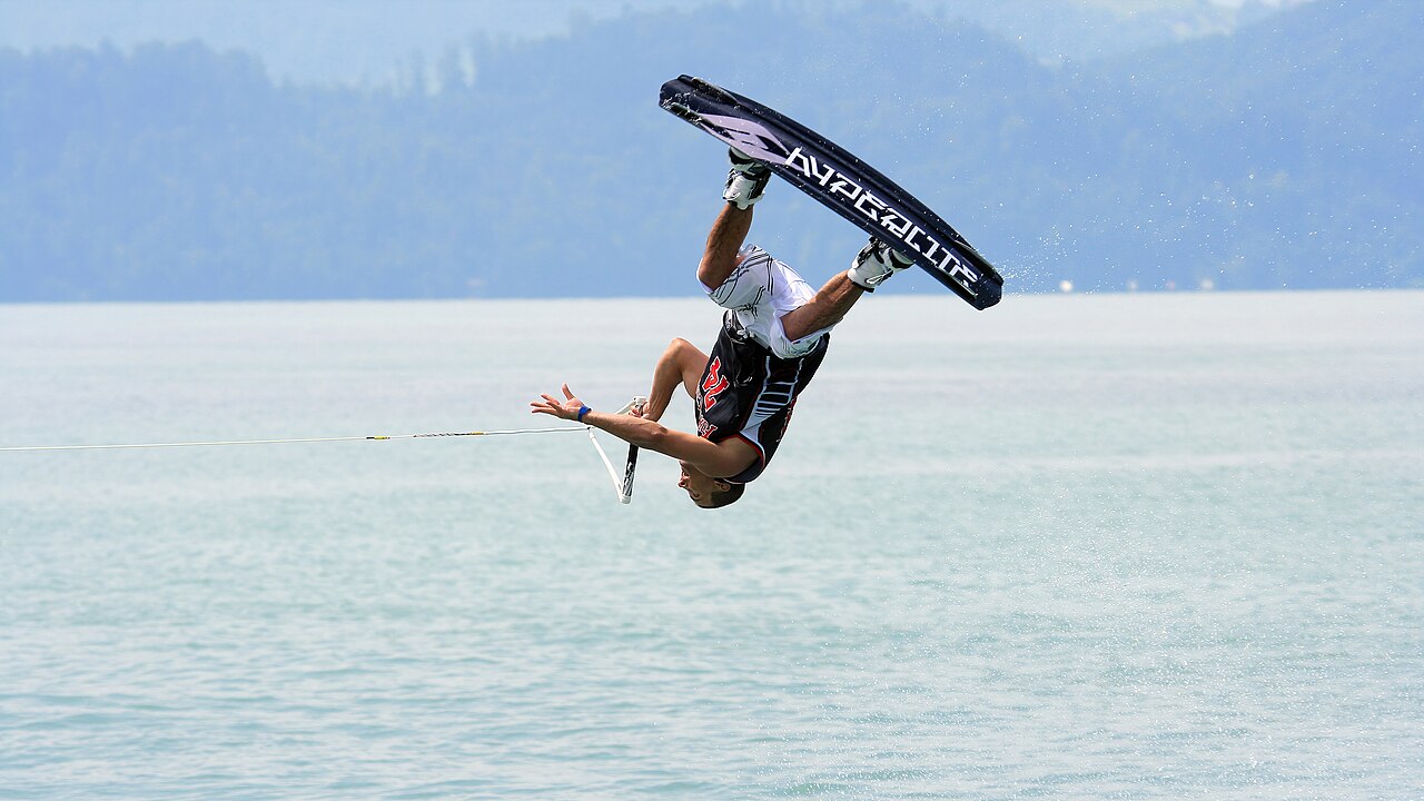 Вейк-катер Malibu Wakesetter